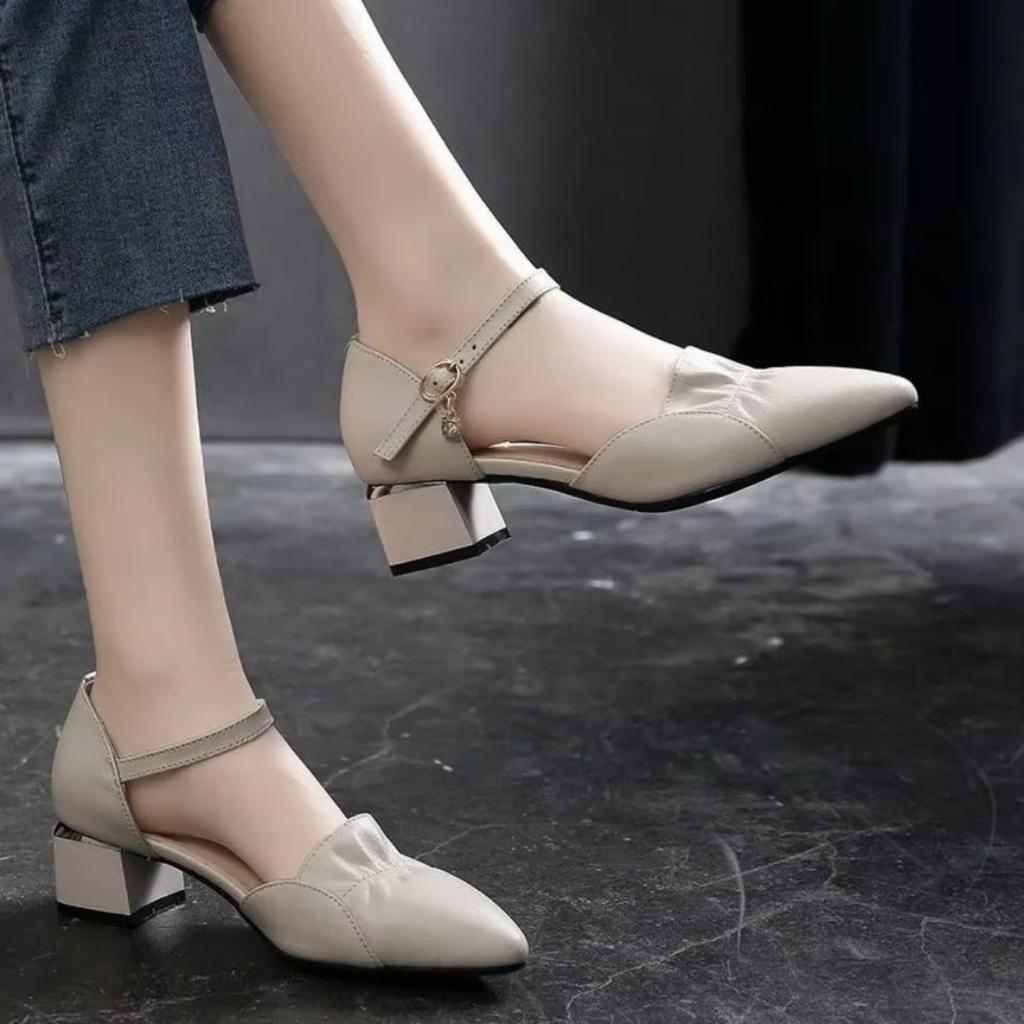 2024 Wholesale Fashionable Casual Women's Shoes and Sandals Comfortable Thick Heeled Hollow Design Button Closure Work Shoes