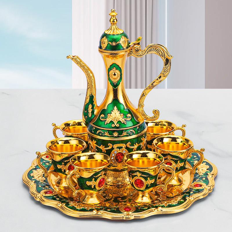 

Европейский ретро креативный свадебный набор: Русская фляжка и украшения для бокала белого вина