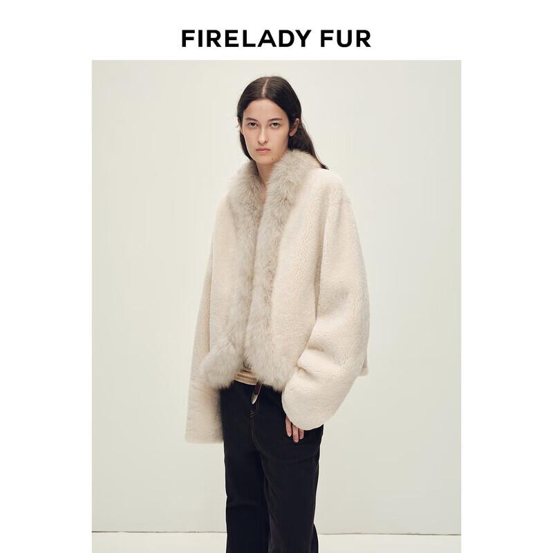 

Berlin Snowy Night Merino & Fox Fur Coat L