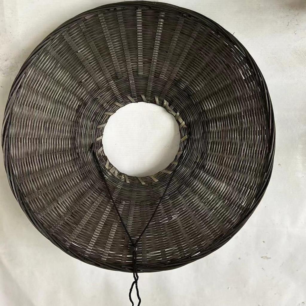 Chapeau Original en Bambou Noir - Accessoire de Costume Daxia Japonais avec Design Antique en Bronze Do Li