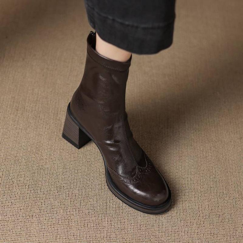 

Новые женские туфли на высоком каблуке большого размера, полусапожки со змейкой сзади, нескользящие ботинки Мартин, корейская версия, круглый носок, резиновая подошва, квадратный каблук, женские ботинки 40