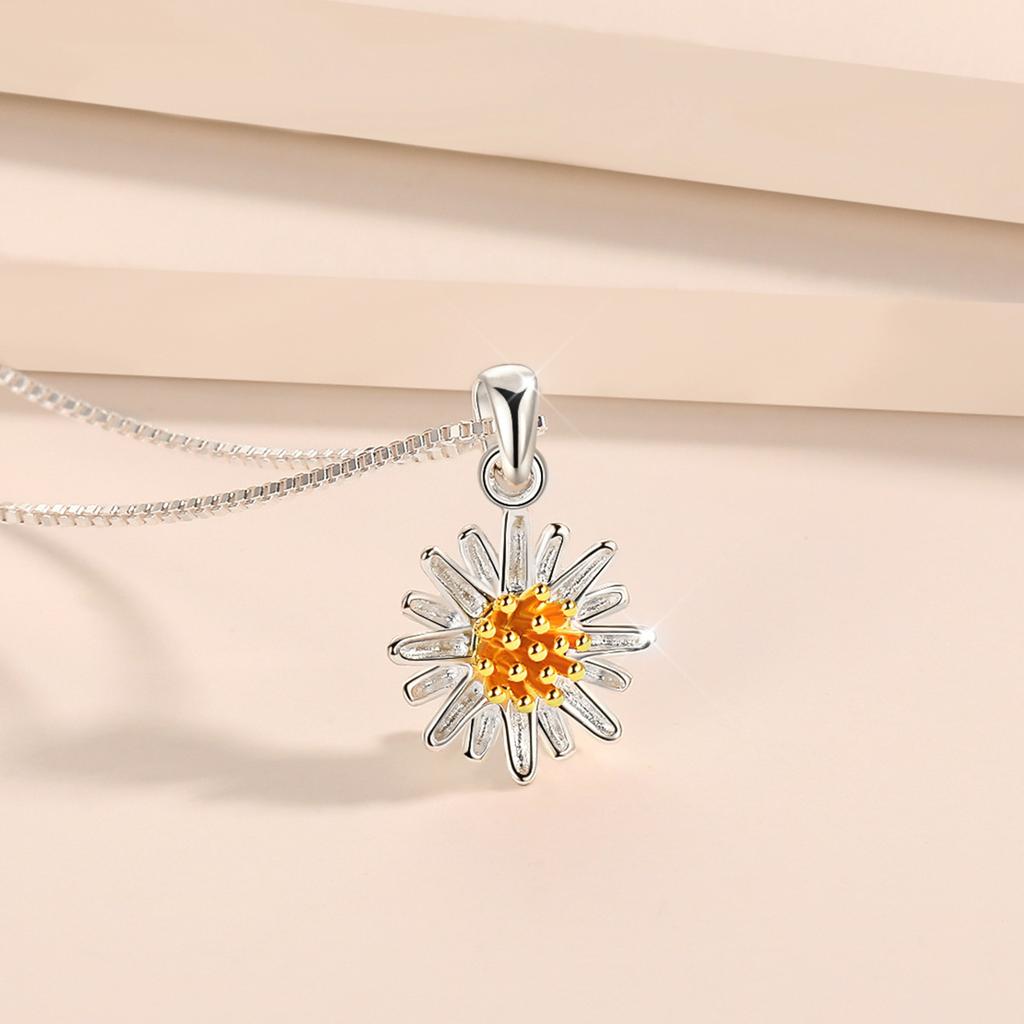 Female Little Daisy Necklace, Japanese and Korean Student Mori Chrysanthemum Clavicle Chain Necklace