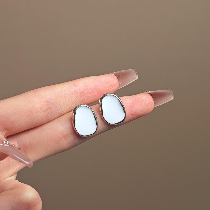 Retro Hong Kong Style Black Geometric Light Luxury High-End Design Stud Earrings