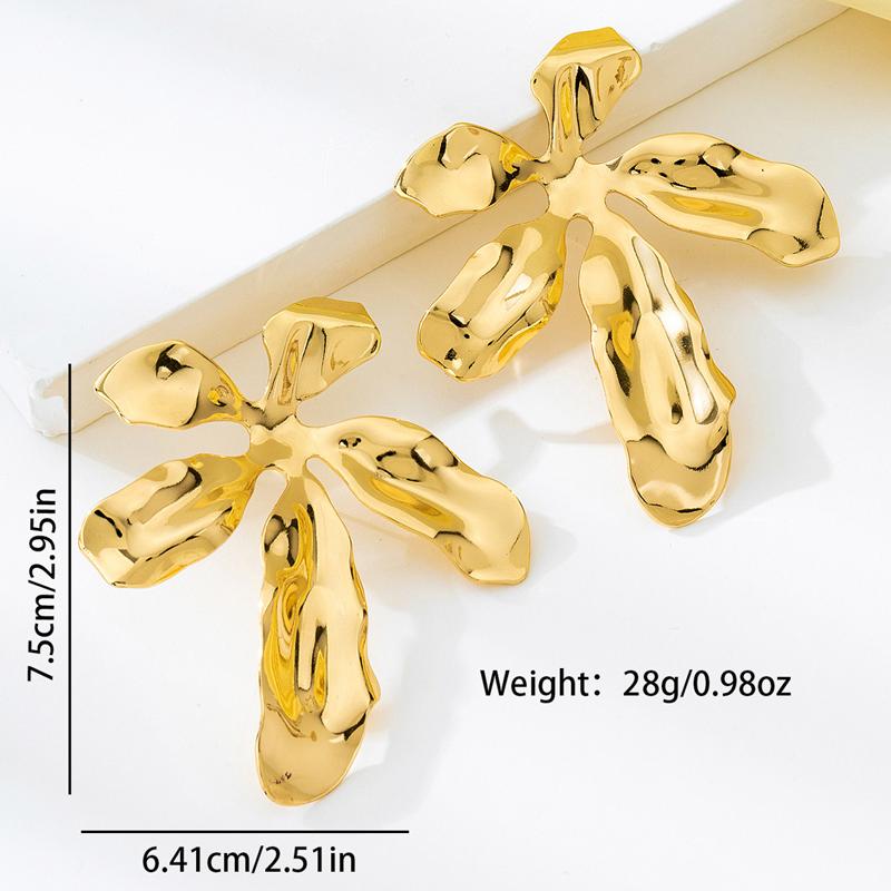 Exaggerated Metal Flowers Irregular Stud Earrings for Women Elegant Gold Color Floral Earrings with Temperament Vacation Jewelry