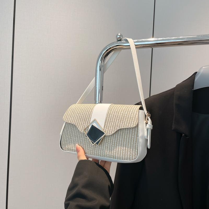 

Trend foreign style spring new exquisite commuter small square bag women s personality simple fashion casual niche shoulder bag