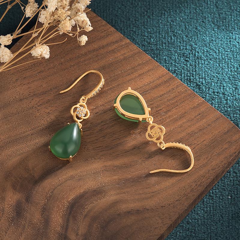 Chinese Classic Style Gold-Plated Teardrop Chalcedony Qipao Hanfu Earrings - Ideal Gift for Women or Mom's Birthday