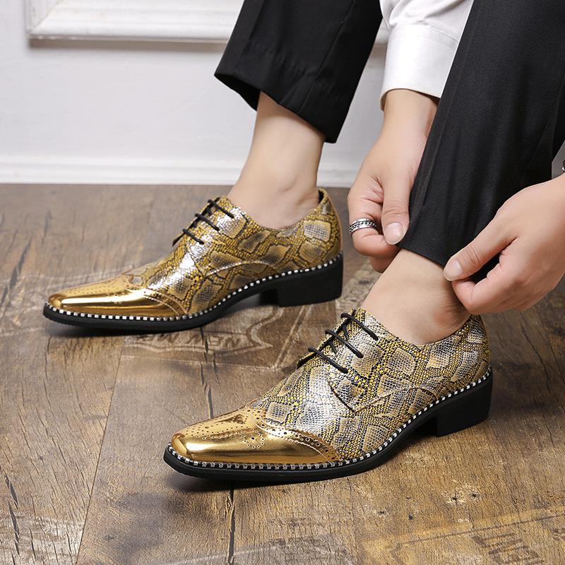 

Gold glossy business Brock leather shoes European and American fashion large size lace-up derby shoes pointed small leather shoes men 46 золотой