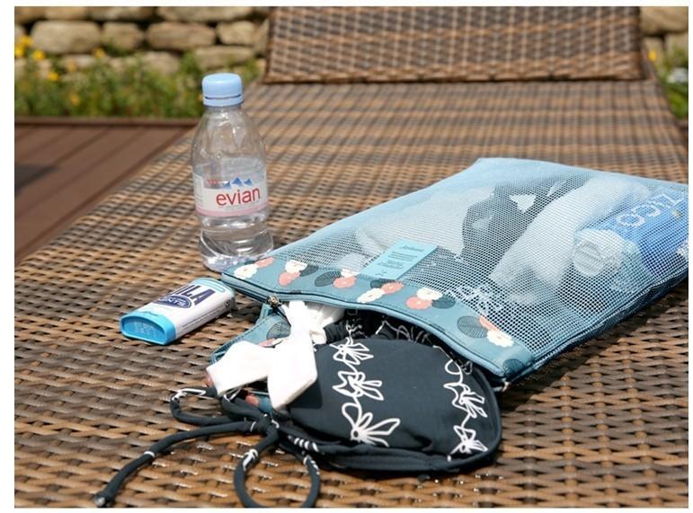 Zomerse strandtas met mesh opbergruimte, reistas van Oxford-stof, multifunctioneel, modern, minimalistisch, blauw met bloemenprint