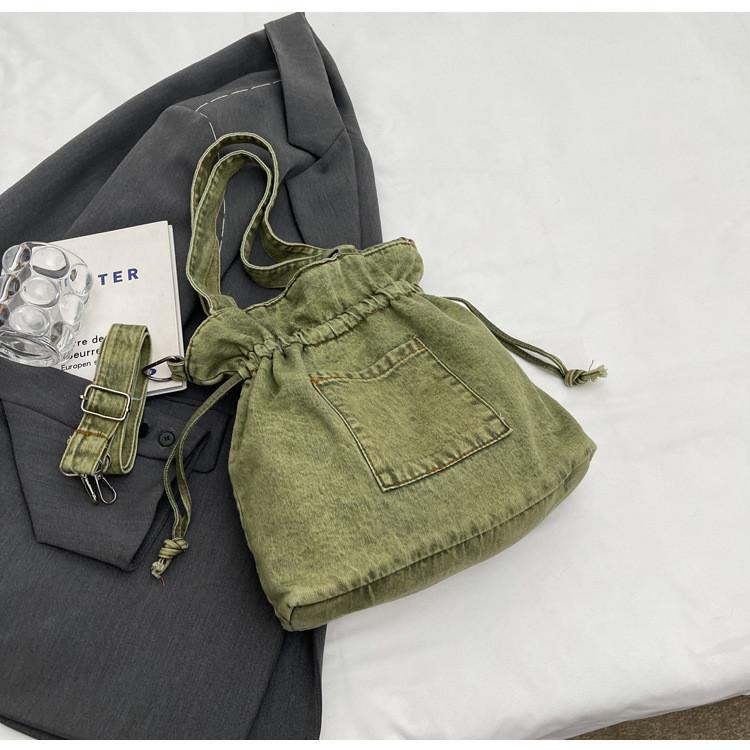 

IELGY Корейская версия модной повседневной джинсовой сумки-ведра большой вместимости, универсальная сумка через плечо и подмышками. зелёный