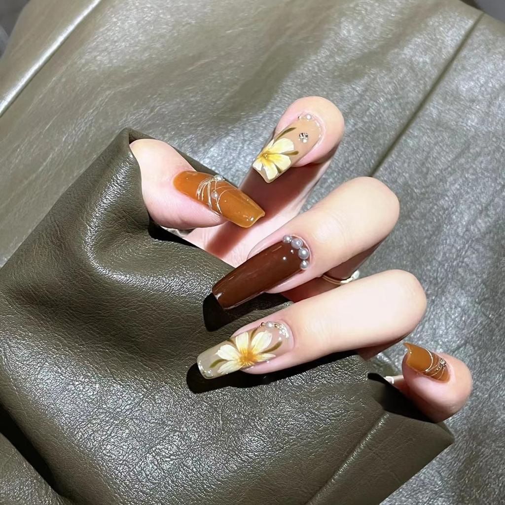 Wearing Armor Pure Handmade Nail Art Finished Fake Nail Patch Autumn and Winter Caramel Color Hand-painted Camellia Light Luxury Style