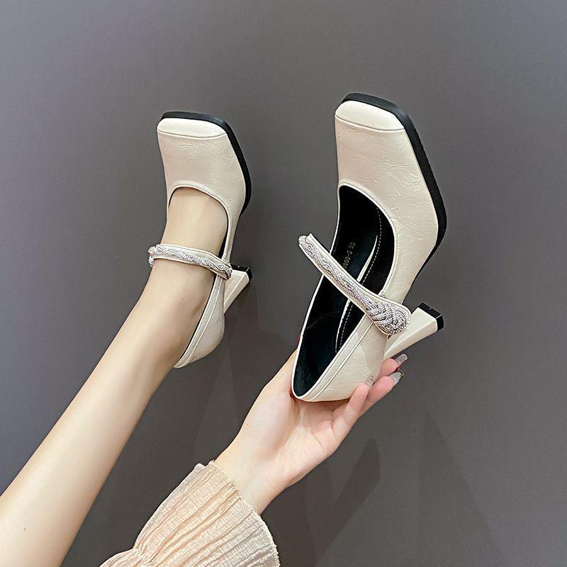 Koreanische Version von Strass burgunderfarben nicht müde Füße schöne einzelne Schuhe 2024 neue Mode eckige Spitze dünner Absatz Temperament High Heels Damen