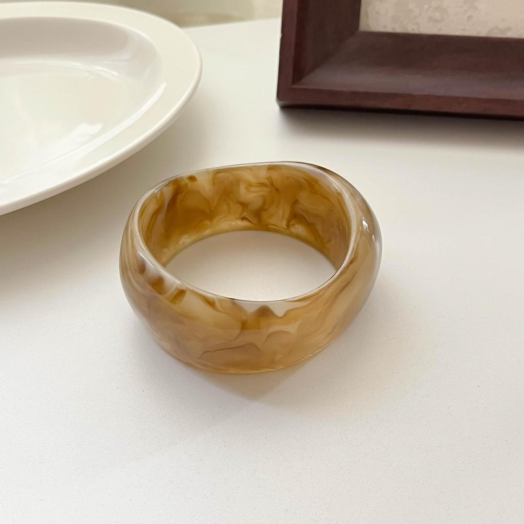 Exaggerated Irregular Geometric Resin Bracelet for Women - Fashionable Wide Bangle