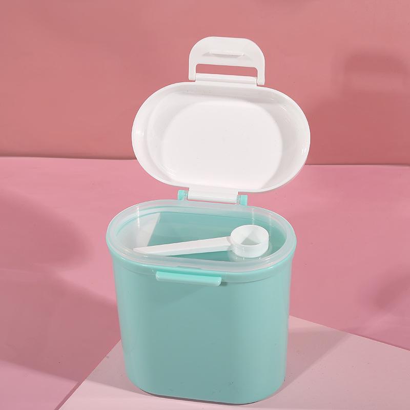 High-Capacity Portable Baby Formula Storage Container - Sealed and Portioned for On-the-Go Use.