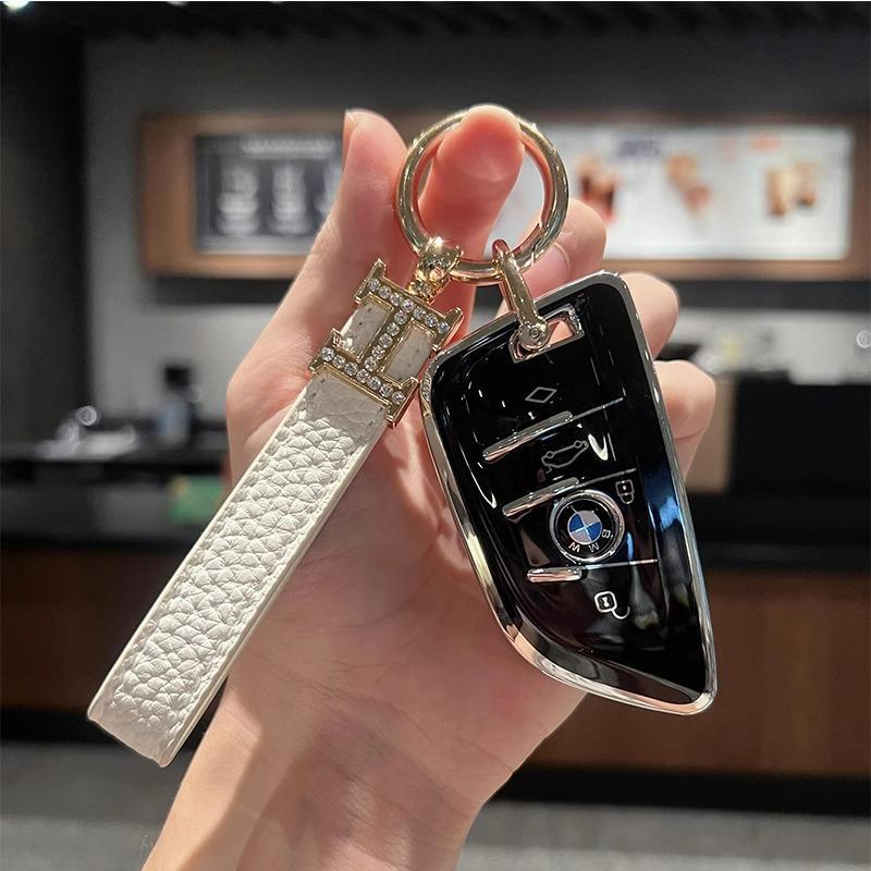 

BMW Car Key Cover for 1, 3, 5, 7 Series and X1-X6, compatible with 320Li, 530Li models. Stylish shell bag for your car keys.