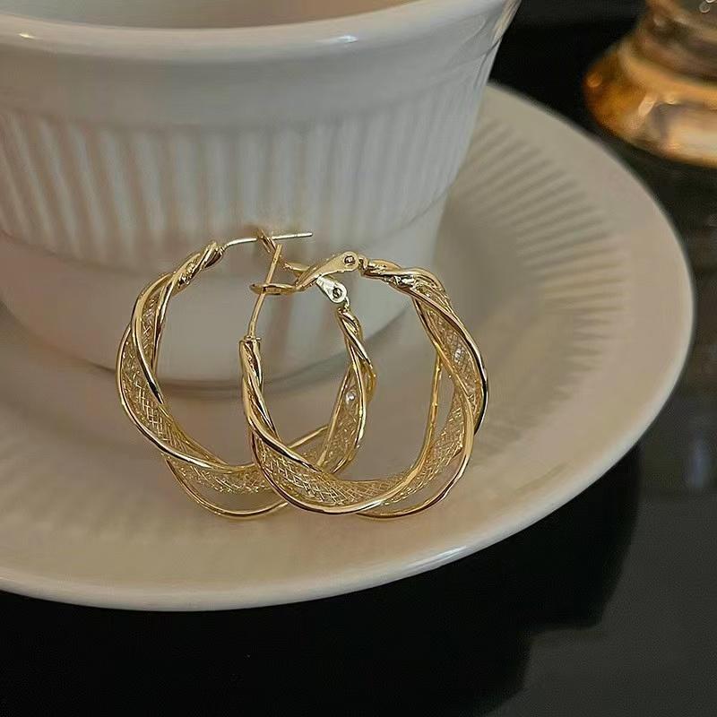New Fashion Trend Geometric Gold Color Hoop Earrings Ladies Simple Round Hollow Pendant Open Earrings Fashion Jewelry Gift 