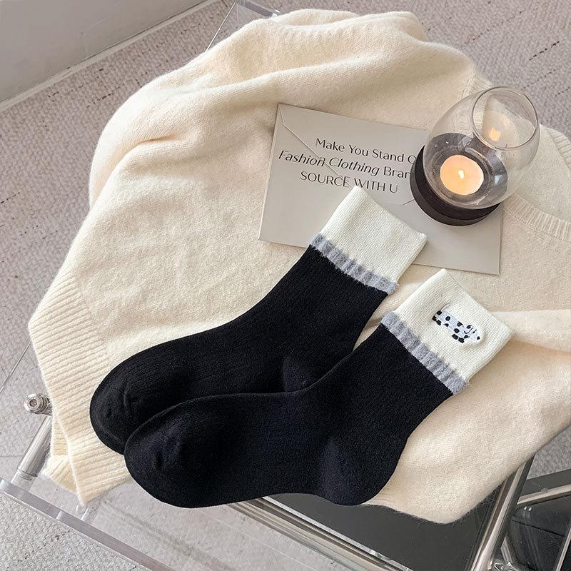 

Cute Dachshund Embroidered Boneless Socks For New Color-Blocking Silk Mouth Furry Mid-Tube Socks For Women One size fits all (individually packaged) чорний