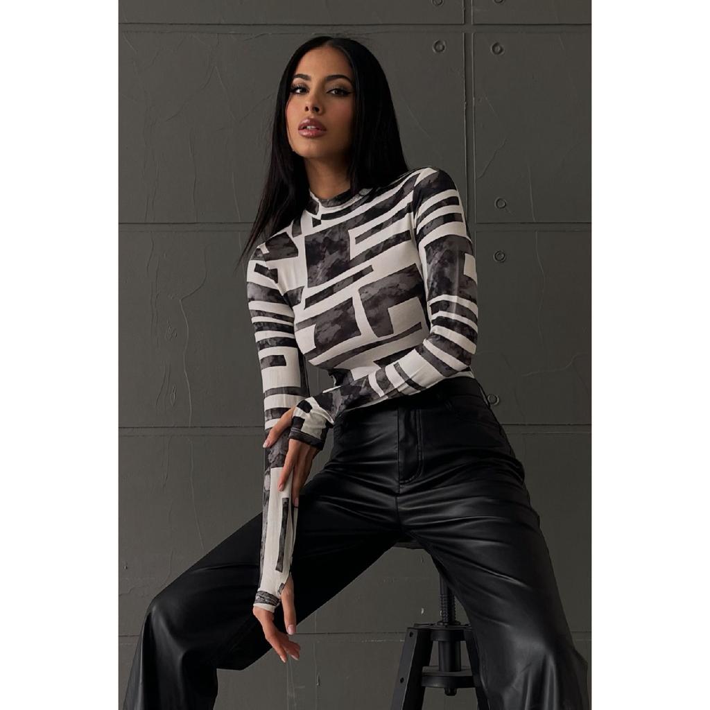 Schwarzer Damen-Body mit Fingerdetail