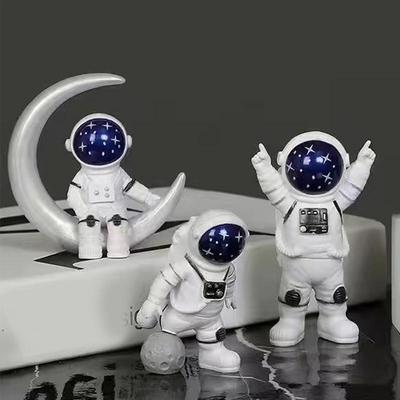 Space Figurines 7X Portable Resin Space Man Figurines Desktop Decorations Astronaut Figure Toy Car Figures Book Shelf Statues