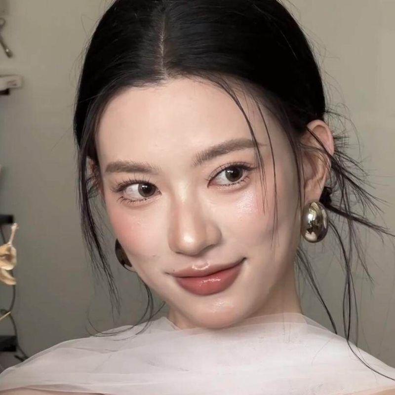 

Glossy Oval Three-Dimensional Metal Stud Earrings Light Luxury Minority Fancy Fashion Wind Minimalist Fashionable Frosty Style Earrings Female Oval Silver Pair