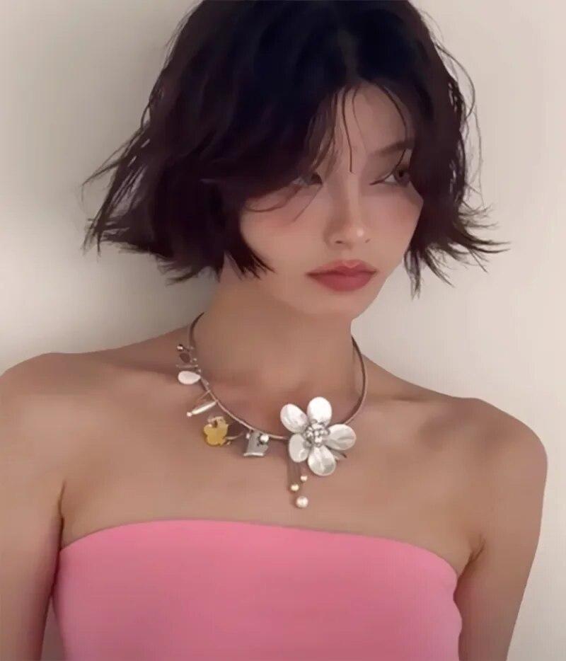 

Нишевый дизайн Sense, многоэлементное ожерелье с цветочным воротником и кристаллами, французское ретро-колье с магнитной пружинной цепочкой для женщин