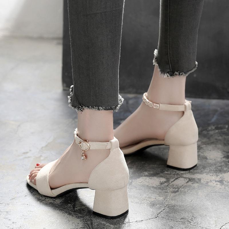 Sapatos de salto alto elegantes e versáteis, saltos grossos, sandálias abertas, sapatos de trabalho leves para mulheres