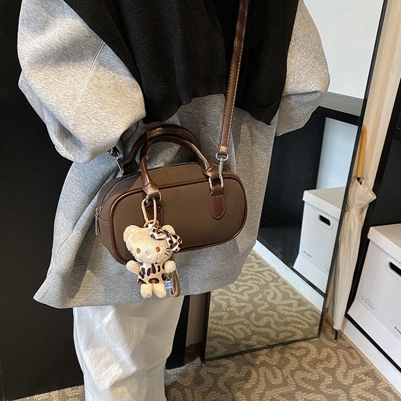 Hand Carrying Retro Bowling Bag Women's 2025 Winter New Fashion Casual Shoulder Bag Niche High-end Messenger Bag