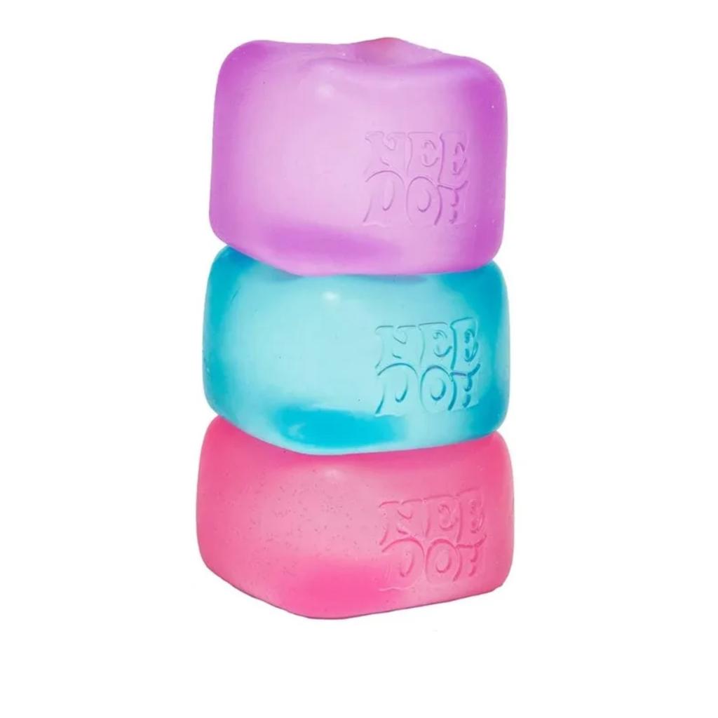 Schylling Nice Cube Taktiles Drück-Spielzeug Super Solider Quetsch-Stressabbau Angstlinderung Sensorisches Spielzeug 5,7 cm Würfel Partygeschenke