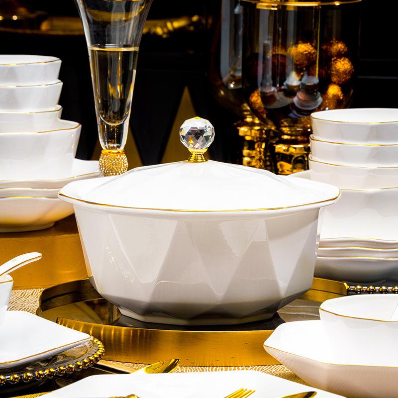 

Расписанная вручную золотая керамическая миска и набор тарелок – элегантная подарочная посуда из костяного фарфора (2024)