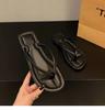 Large size flip-flops women's summer outer wear fashion 2025 new flat bottom clip toe sandals beach shoes foreign trade