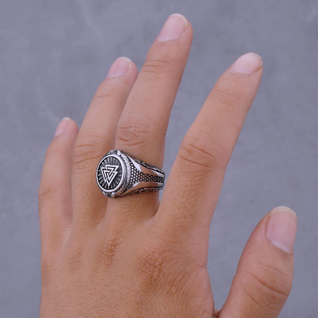 Bague Viking Runique Vintage en Acier Inoxydable pour Homme Amulette Valknut Celtique Bague Hip Hop Biker Bijou Simple Cadeau pour Petit Ami