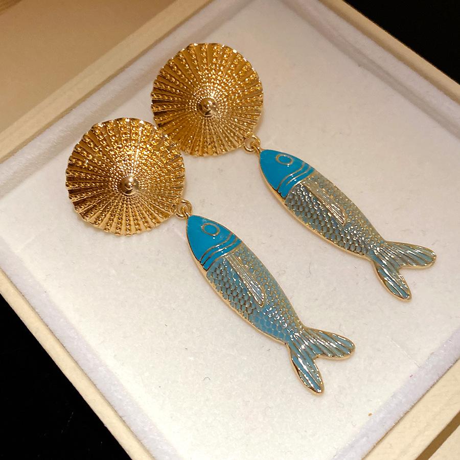 

Medieval vintage silver needle dripping oil small fish pendant earrings ethnic style retro earrings light luxury high-end earrings