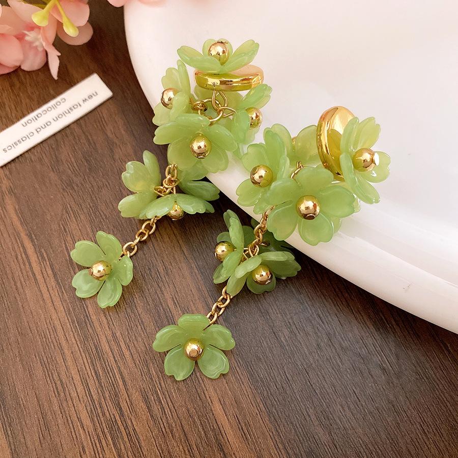 

Steel needle acrylic flower fringed earrings Mori super fairy sweet temperament earrings light luxury high-end earrings