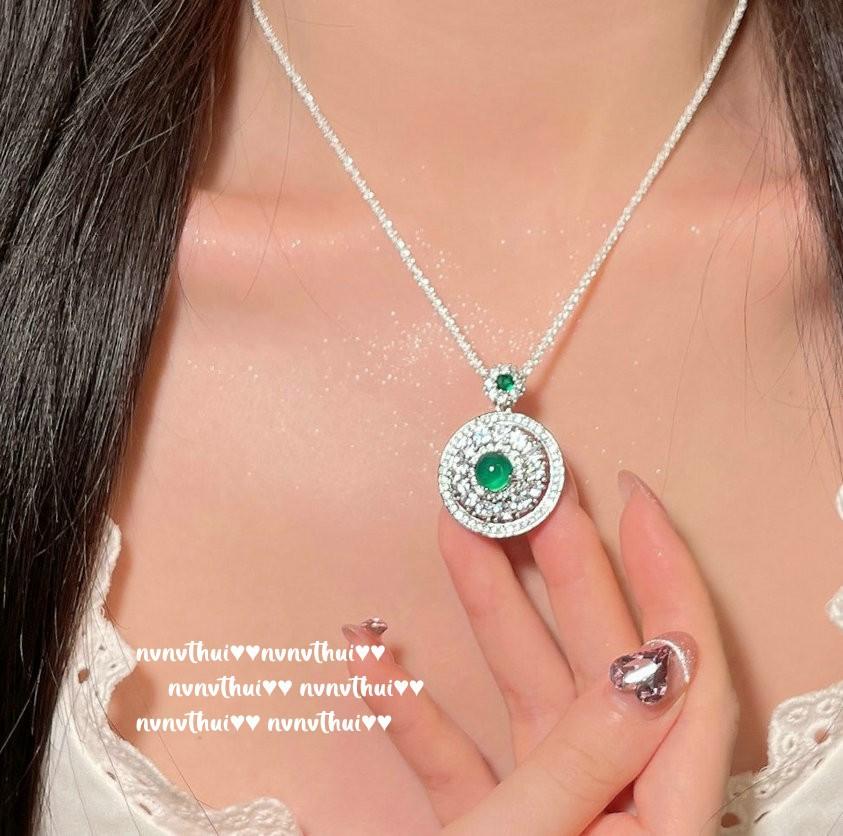 Chalcedony Flower Plate Gemstone Necklace, Antique, Plated With 18K Gold, Ice-Type White Chalcedony Sugar Cube Zircon Necklace.