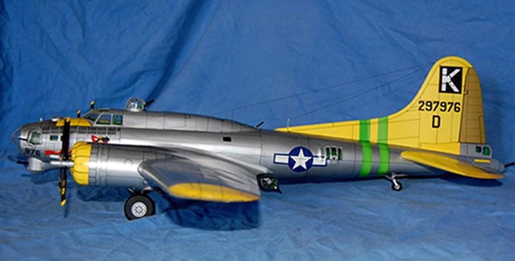 3D Assembly Papercraft Large Strategic Bomber Flying Fortress (B-17G 1/47 Scale)