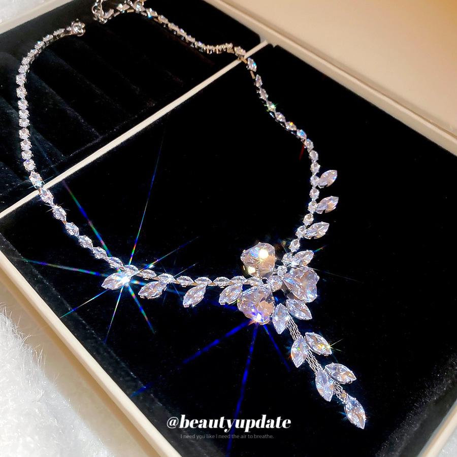 Exquisite Zircon Heart & Wheat Ear Pendant Necklace for Women