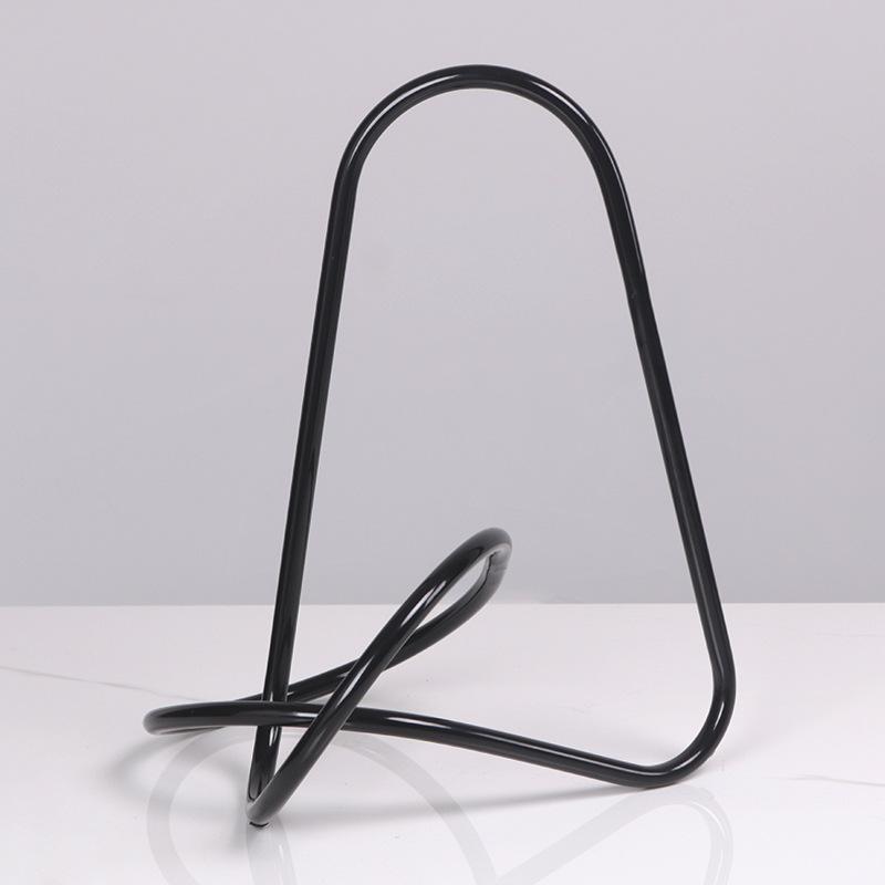 

Современная светлая роскошная модельная комната, художественные абстрактные линии, треугольные орнаменты, офис продаж, клубный дом, старинная стойка, украшения для вестибюля