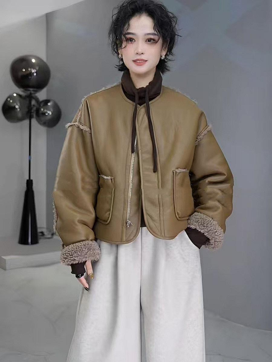 

Fashion splicing fur integrated two sides wear short coat women s 2025 winter new loose round neck thickened coat M зеленые хаки