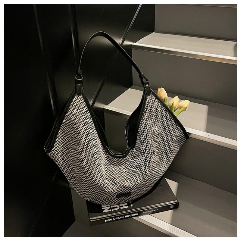 New Holiday Style High-end Sense Large Capacity Tote Bag Dumpling Bag Lazy Wind One Shoulder Messenger Bag Women
