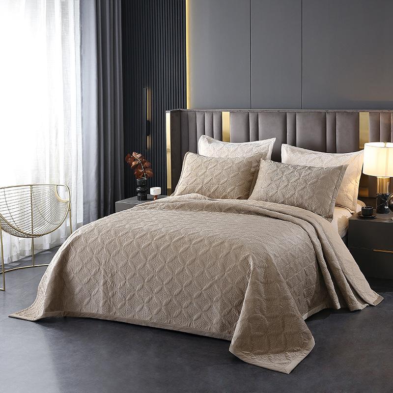 Crystal Velvet 3-Piece Quilted Bedding Set, European Minimalist Luxury Bedspread, Anti-Static Winter Blanket Soft Comforter
