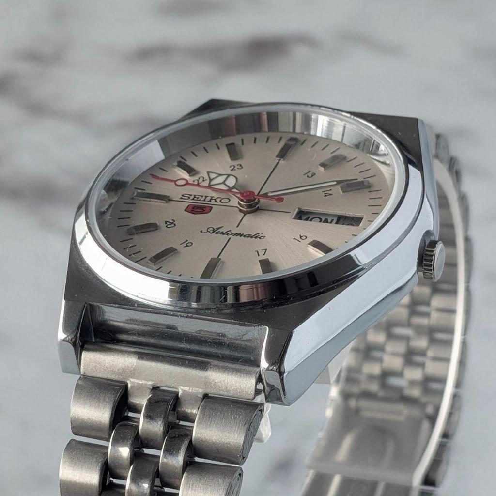 Used Working item SEIKO Seiko 5 Automatic 70s Vintage Silver Dial Sunburst Jubilee Bracelet Day Date