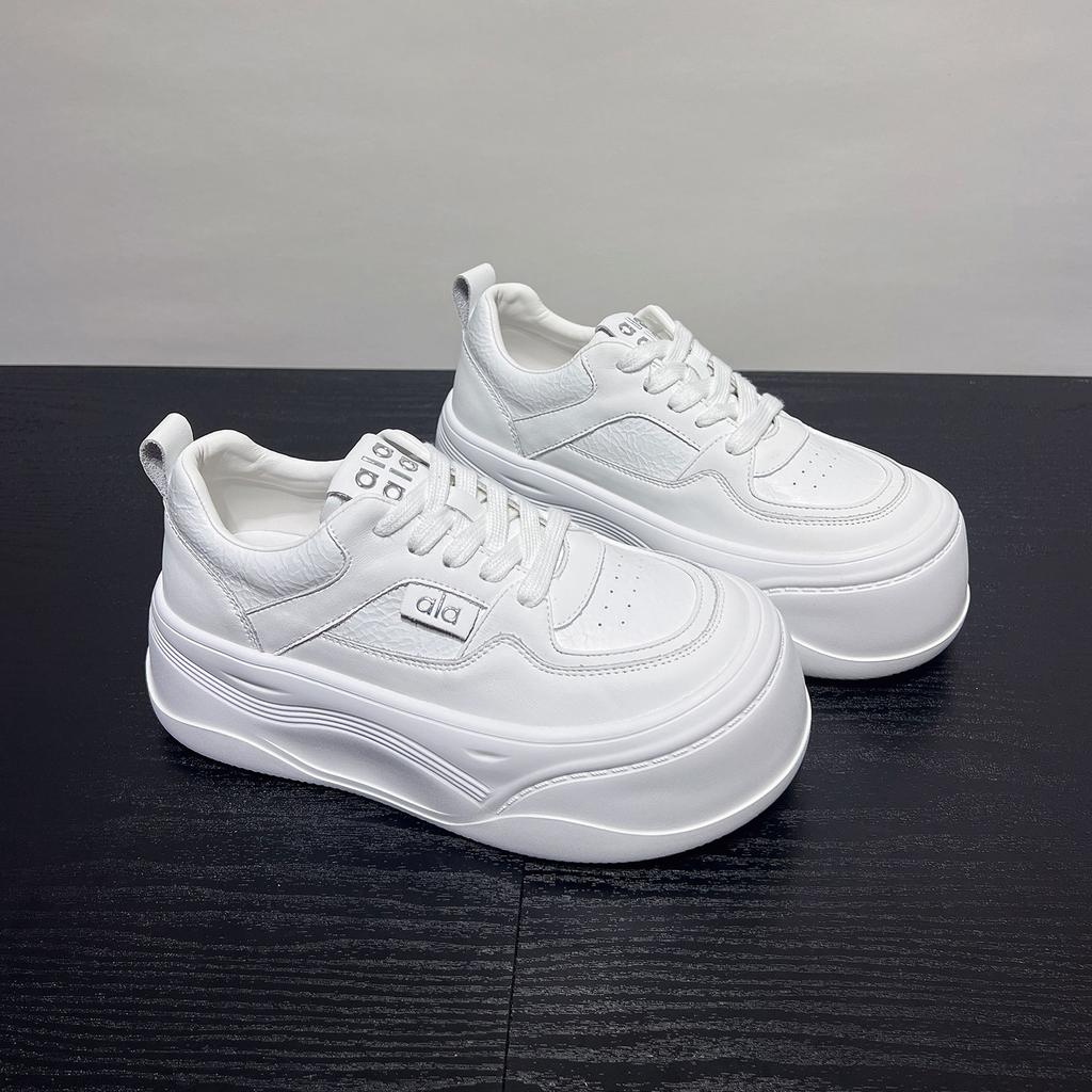 Keine müden Füße, dicke Sohlen erhöhen die Höhe, kleine weiße Schuhe, Damen leichte weiche Sohlen, neue vielseitige Leder-Sport- und Freizeitschuhe für den Herbst