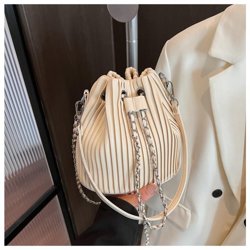 Niche Spring and Summer New Trendy Chain Small Fold Portable Bucket Bag Fashionable Shoulder Messenger Women's Bag
