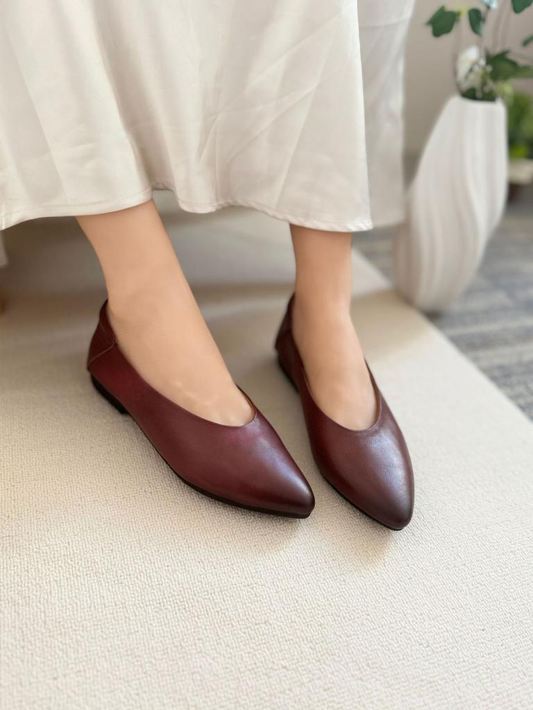 Spring New Leather Women's Pointed Single Shoes Versatile Comfortable Shallow Mouth Women's Shoes Flat Heel Women's Shoes One Pedal