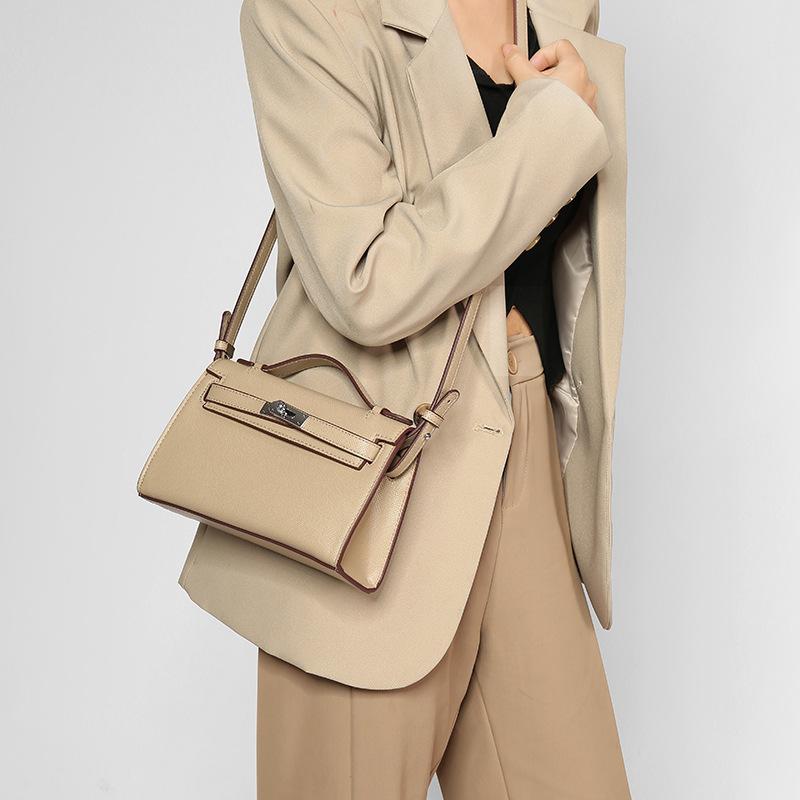 Geantă Pătrată Mică Navetă Simplă La Modă și Clasică Versatilă Pe Un Umăr Înclinată Peste Corp Geantă de Dama de Mână Senzație High-End