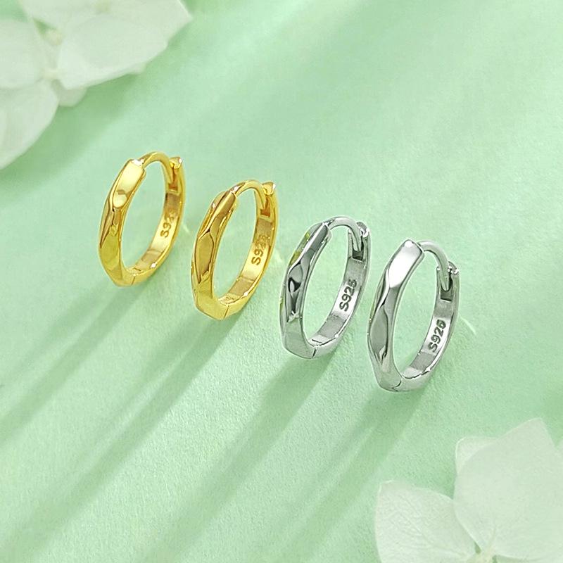S925 Sterling Silver Mirror-Finish Hoop Earrings - Women's Luxe Style, Light and Niche Circular Ear Clips for Autumn/Winter.