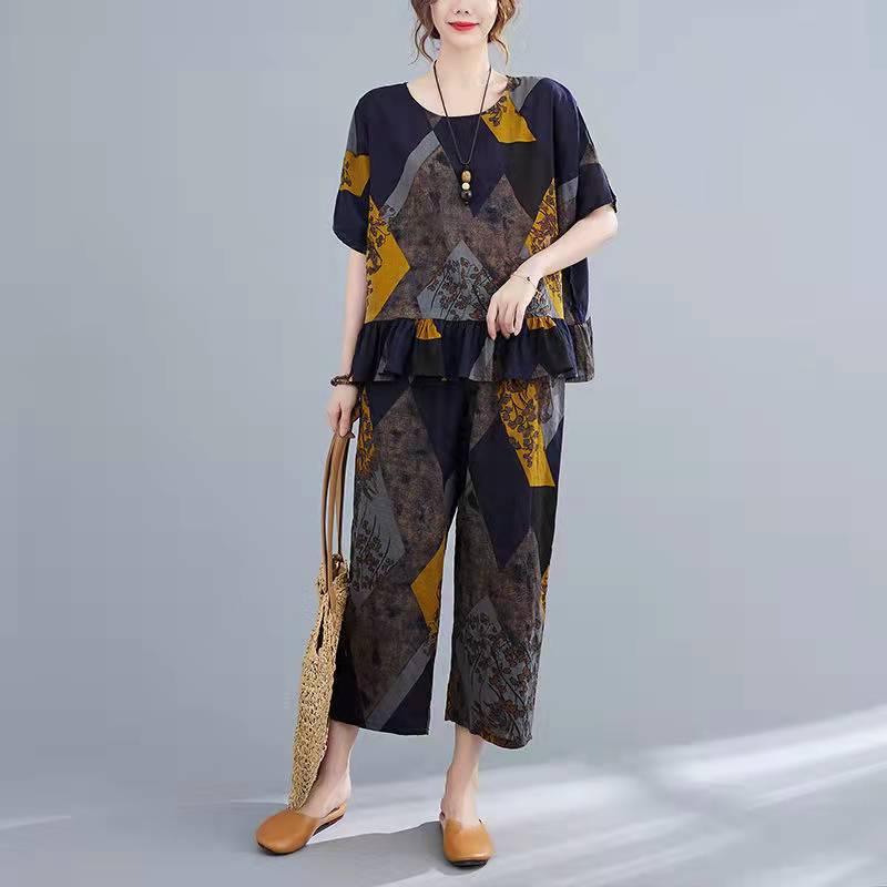 Mother's Vintage Oversized Two-piece Summer Casual Short-sleeved T-shirt Top and Relaxed Seven-inch Harem Pants with Printed Pattern Set