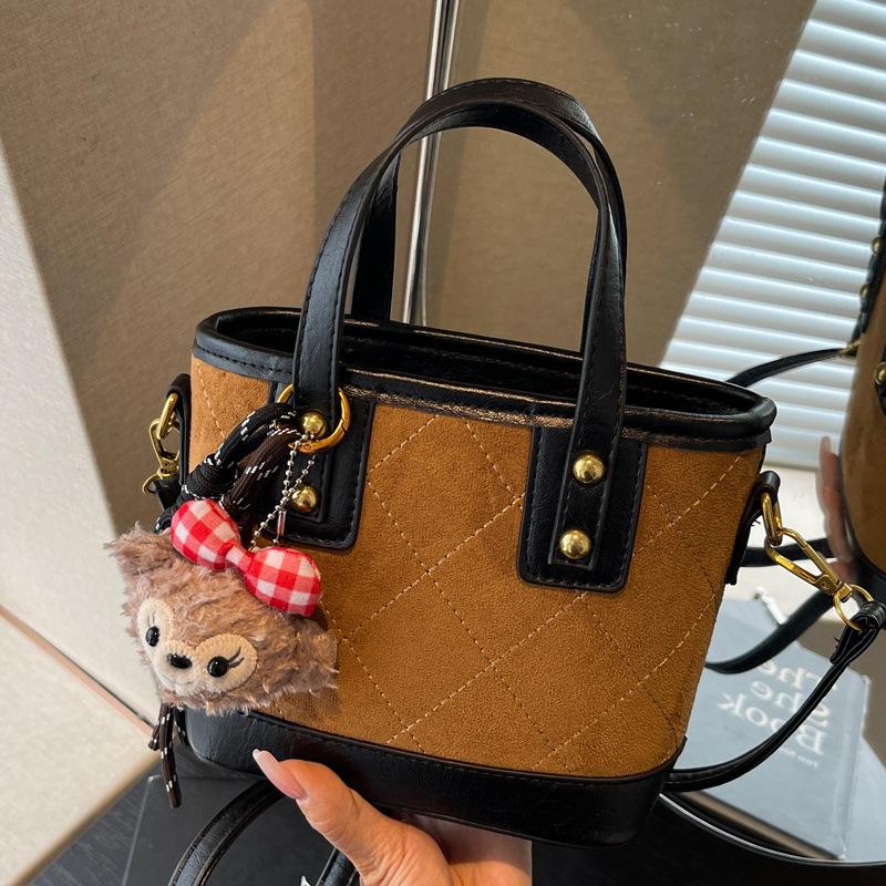 Portable Small Bag Women's 2025 New Fashion Diamond Shoulder Bag Foreign Style Retro Messenger Bucket Bag