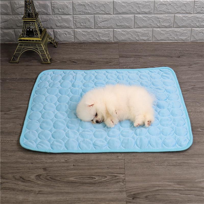 

«Summer Pet Ice Silk Cooling Pad — популярный коврик для кошек и собак из-за рубежа»