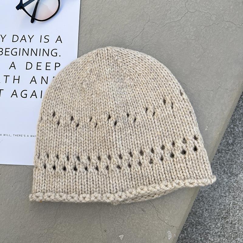 The New Woolen Pullover Hat Is Feminine  Warm and Ear Protecting. The Woolen Knitted Hat Makes The Face Look Smaller and Is A Retro Cold Hat