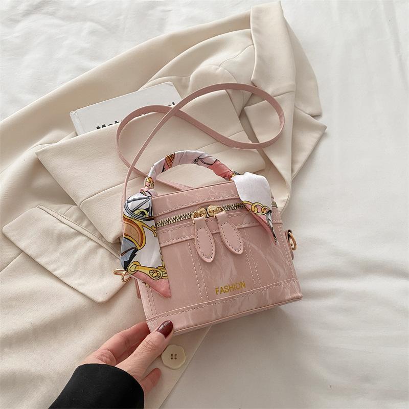 2025 New Model, Portable Box Bag, Women's Retro Fashion Bucket Bag, High-end Sense Niche Versatile Messenger